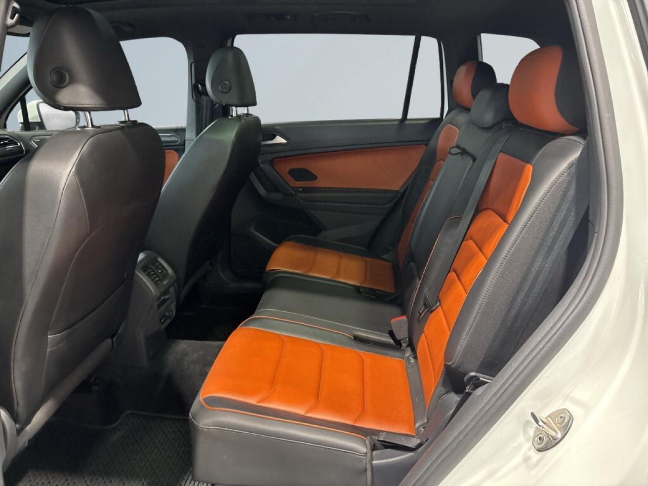 2019 Volkswagen Tiguan R Line/Highline 4MOTION/Leather/NAVI/Sunroof/Drive Photo