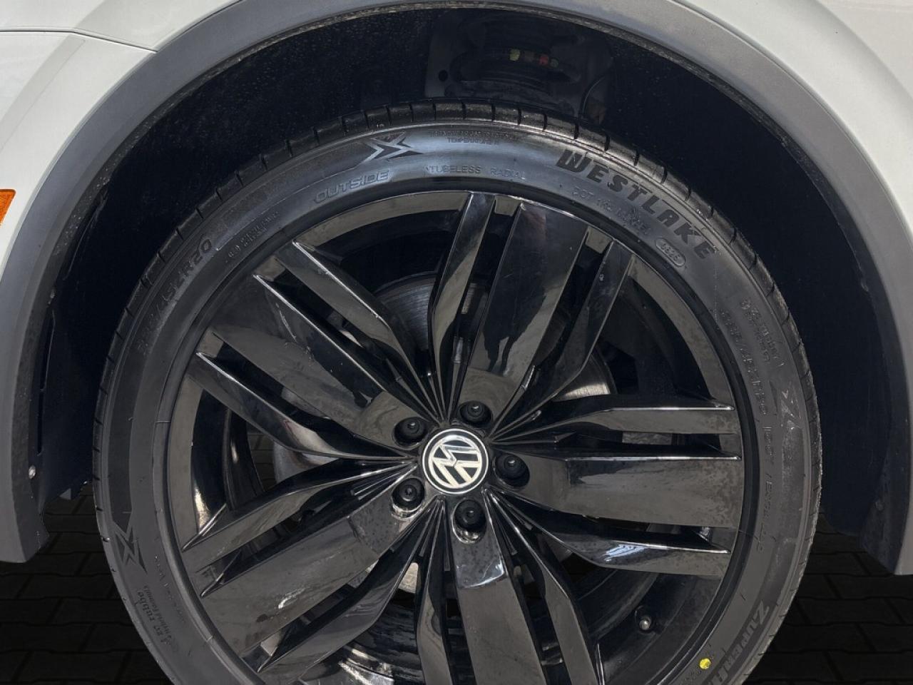 2019 Volkswagen Tiguan R Line/Highline 4MOTION/Leather/NAVI/Sunroof/Drive Photo