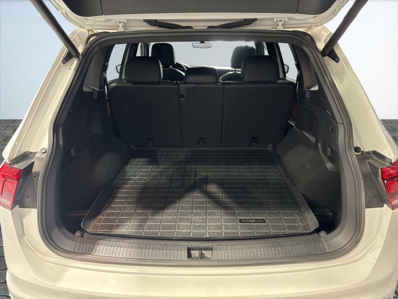 2019 Volkswagen Tiguan R Line/Highline 4MOTION/Leather/NAVI/Sunroof/Drive Photo