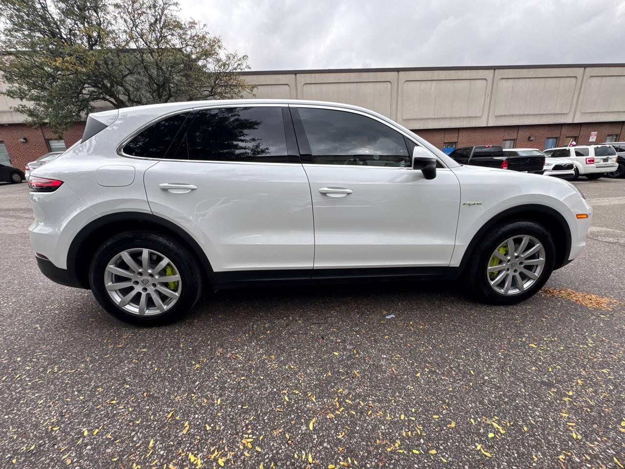 2022 Porsche Cayenne E-Hybrid AWD, premium pkg, assistance pkg Photo
