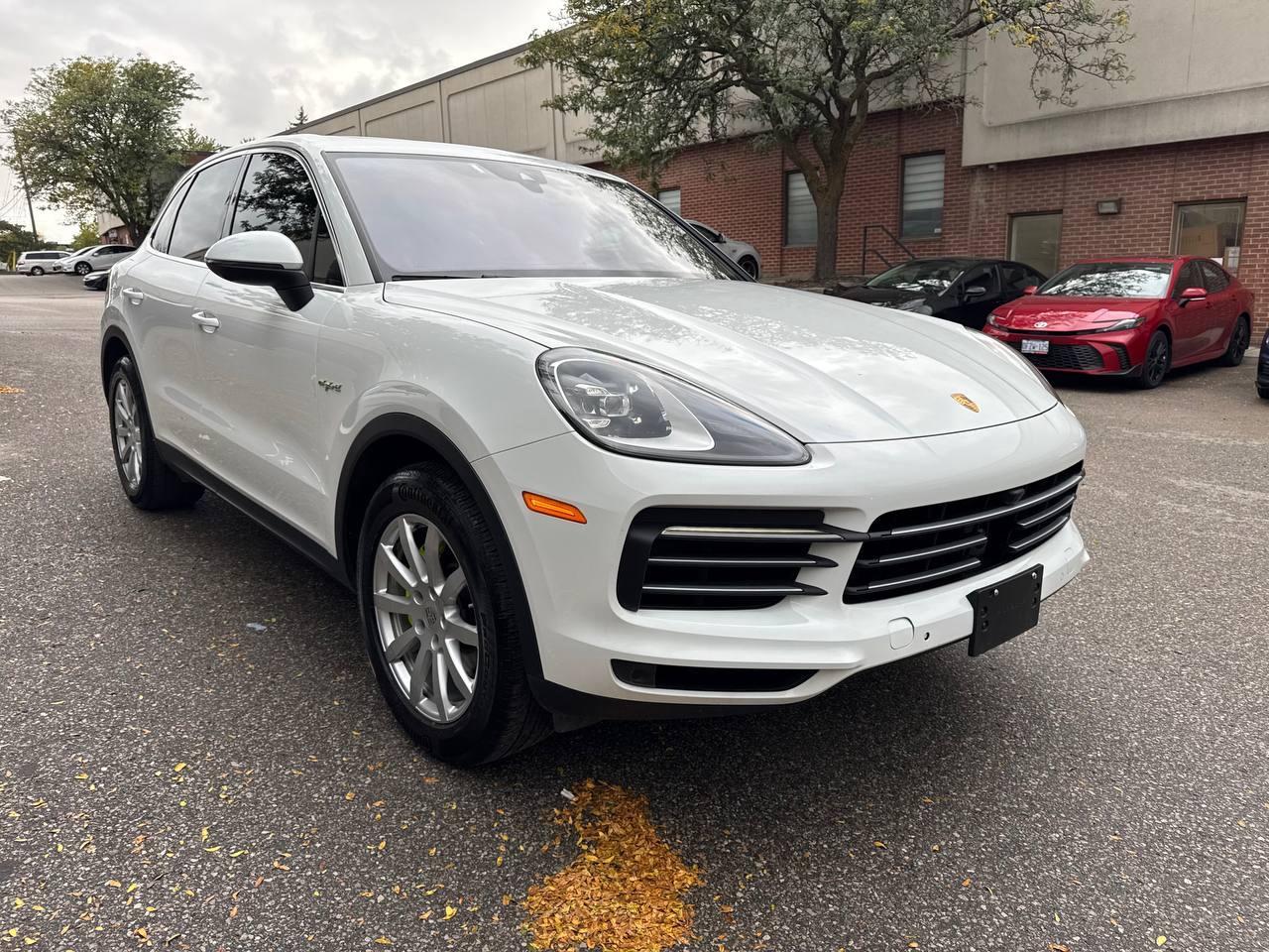 2022 Porsche Cayenne E-Hybrid AWD, premium pkg, assistance pkg Photo