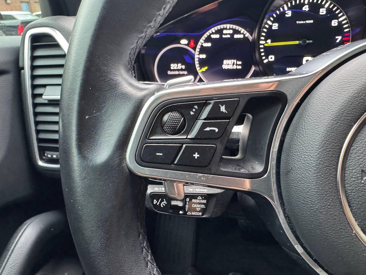 2022 Porsche Cayenne E-Hybrid AWD, premium pkg, assistance pkg Photo