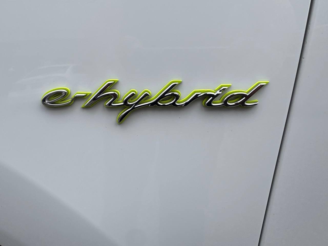 2022 Porsche Cayenne E-Hybrid AWD, premium pkg, assistance pkg Photo