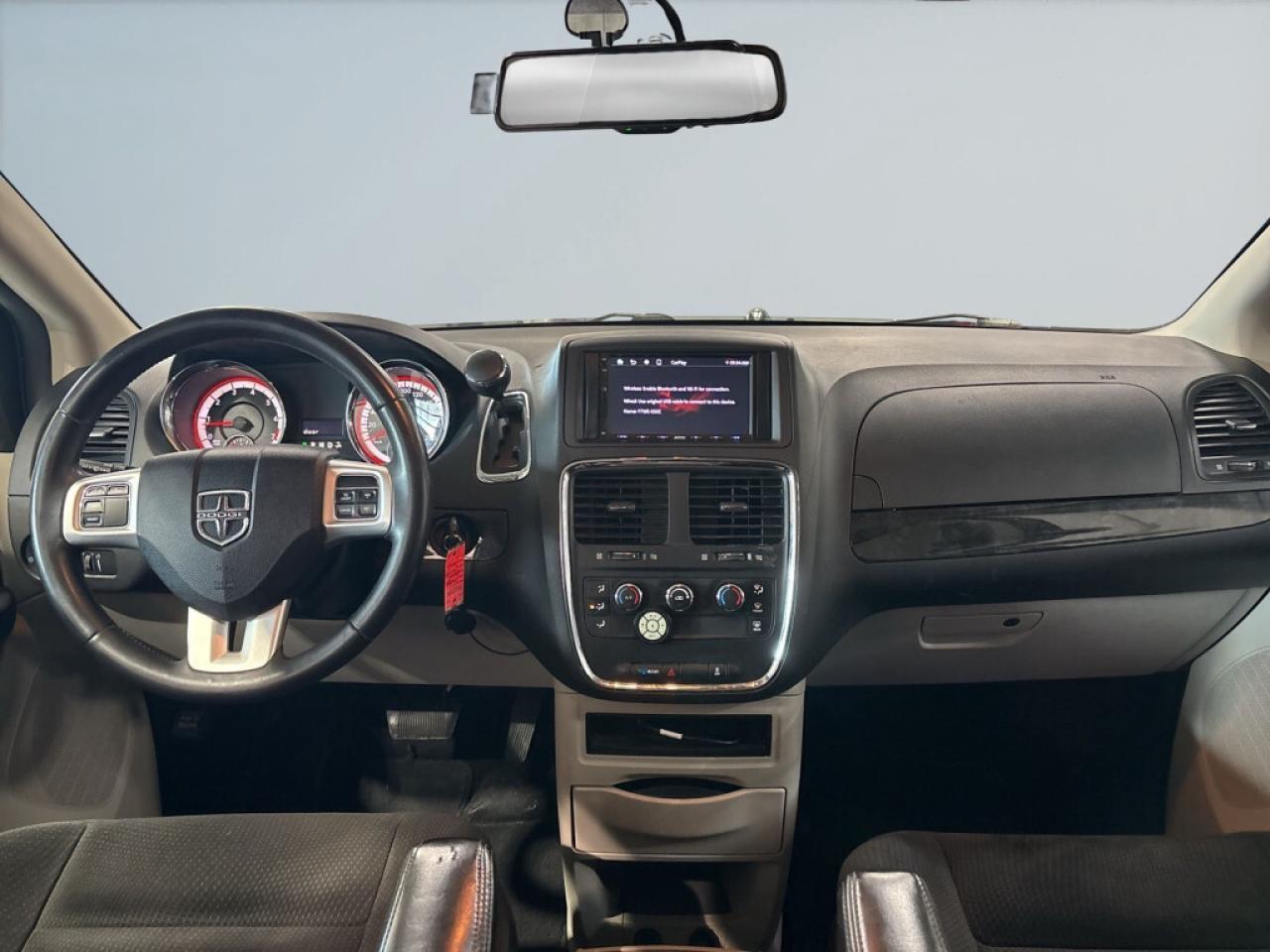 2017 Dodge Grand Caravan SXT /Stow& Go/Back up Cam/ Big Screen/ Bluetooth/C Photo