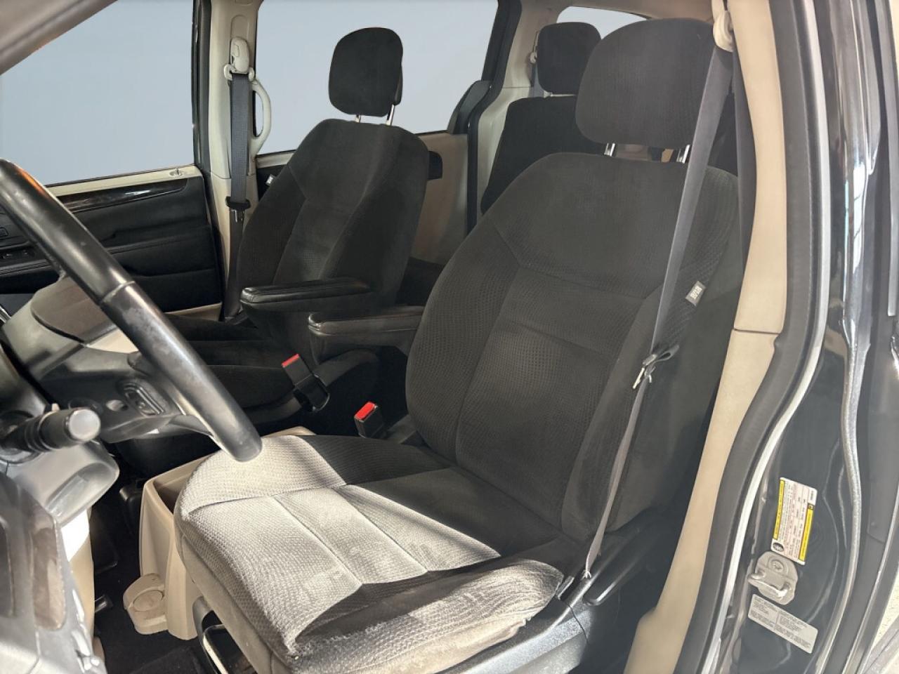 2017 Dodge Grand Caravan SXT /Stow& Go/Back up Cam/ Big Screen/ Bluetooth/C Photo