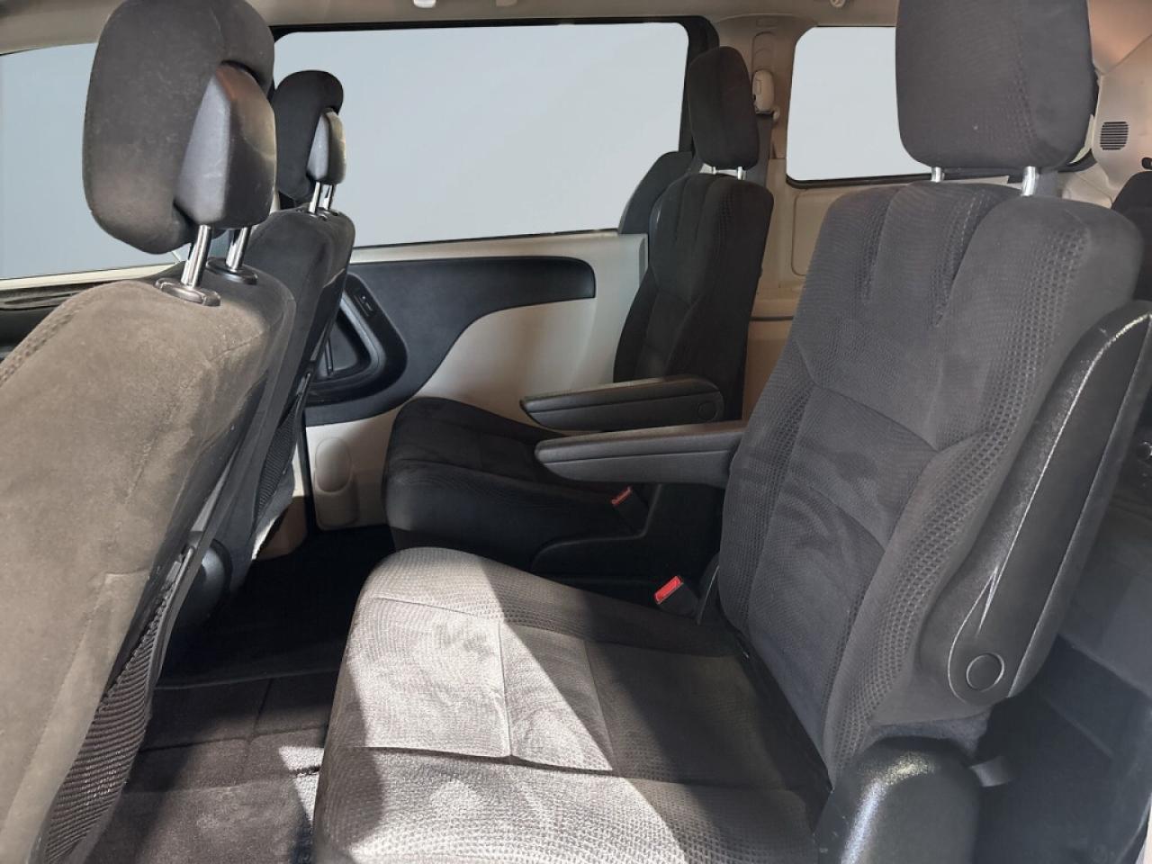 2017 Dodge Grand Caravan SXT /Stow& Go/Back up Cam/ Big Screen/ Bluetooth/C Photo