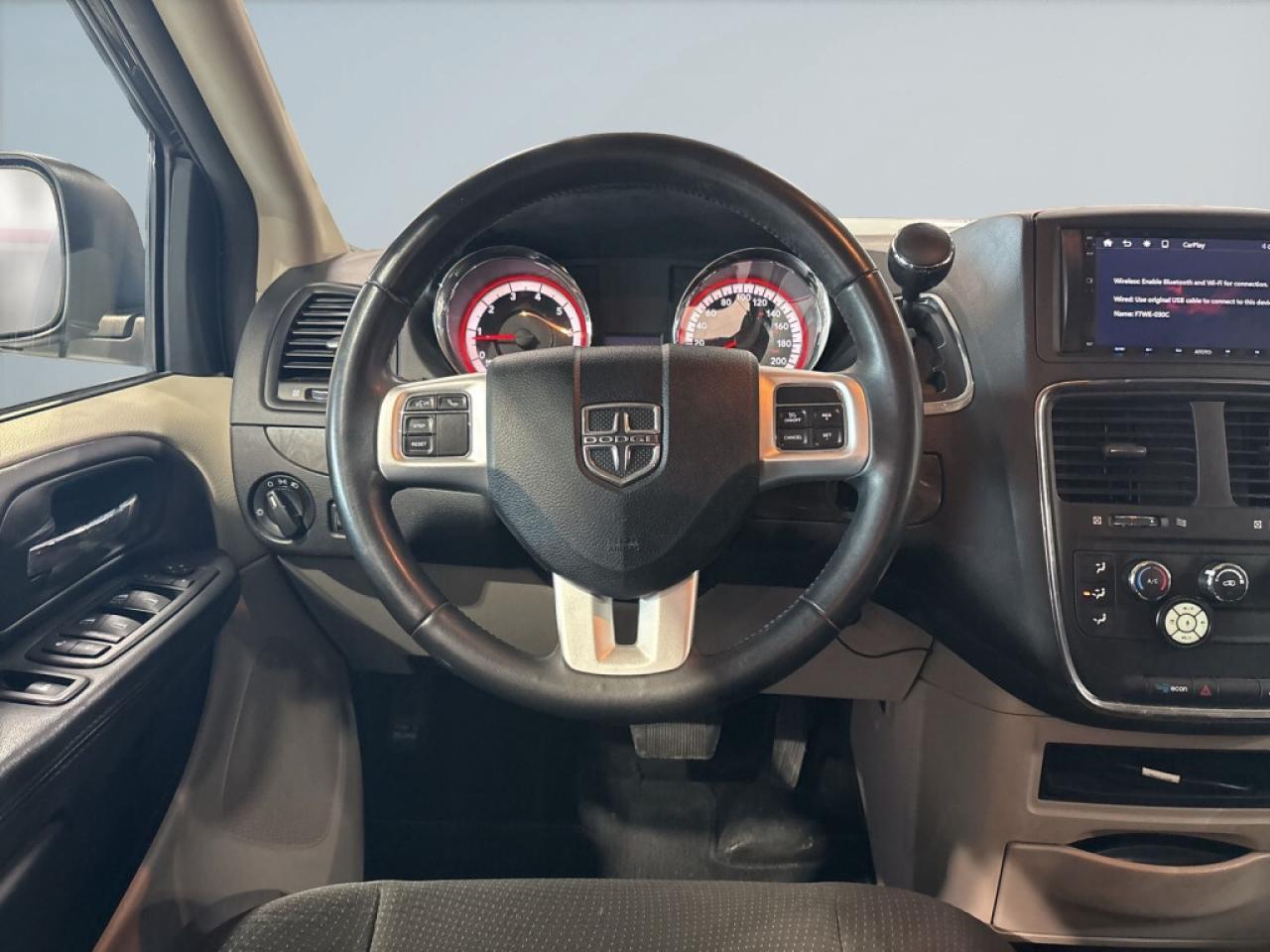 2017 Dodge Grand Caravan SXT /Stow& Go/Back up Cam/ Big Screen/ Bluetooth/C Photo