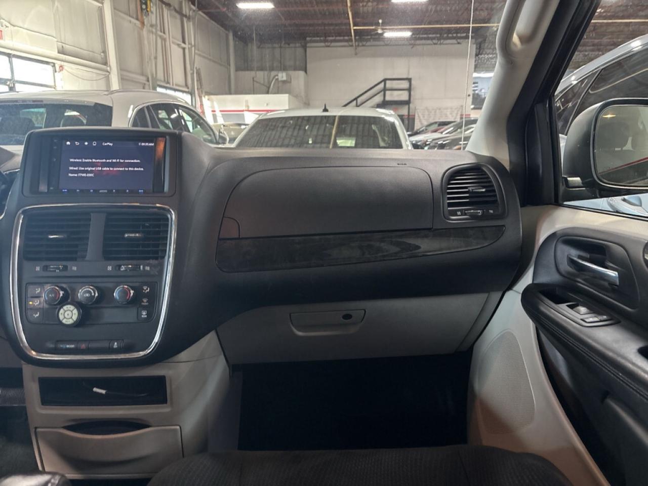 2017 Dodge Grand Caravan SXT /Stow& Go/Back up Cam/ Big Screen/ Bluetooth/C Photo