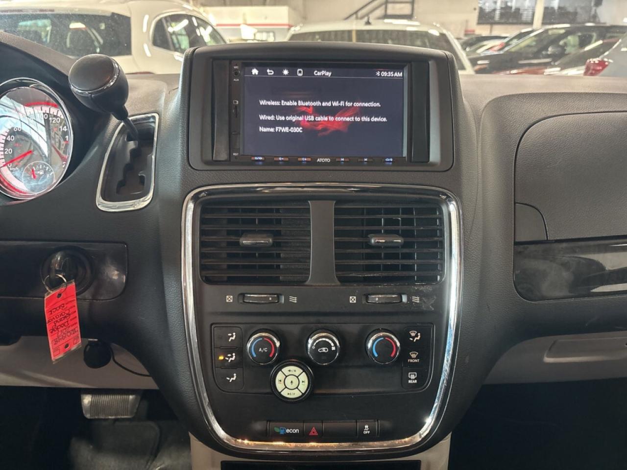 2017 Dodge Grand Caravan SXT /Stow& Go/Back up Cam/ Big Screen/ Bluetooth/C Photo