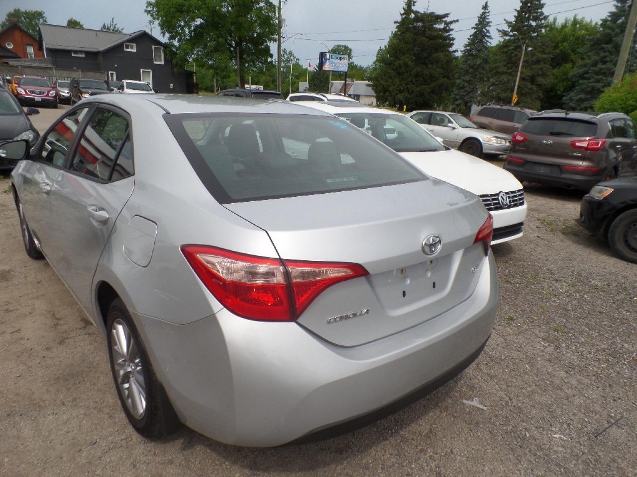 2018 Toyota Corolla  Photo3