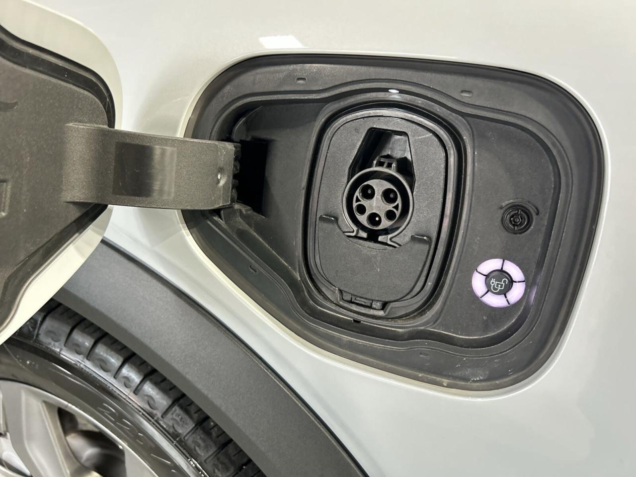 2021 Ford Mustang Mach-E Mach E Select AWD / NAVI / Leather / Drive Assist Photo3