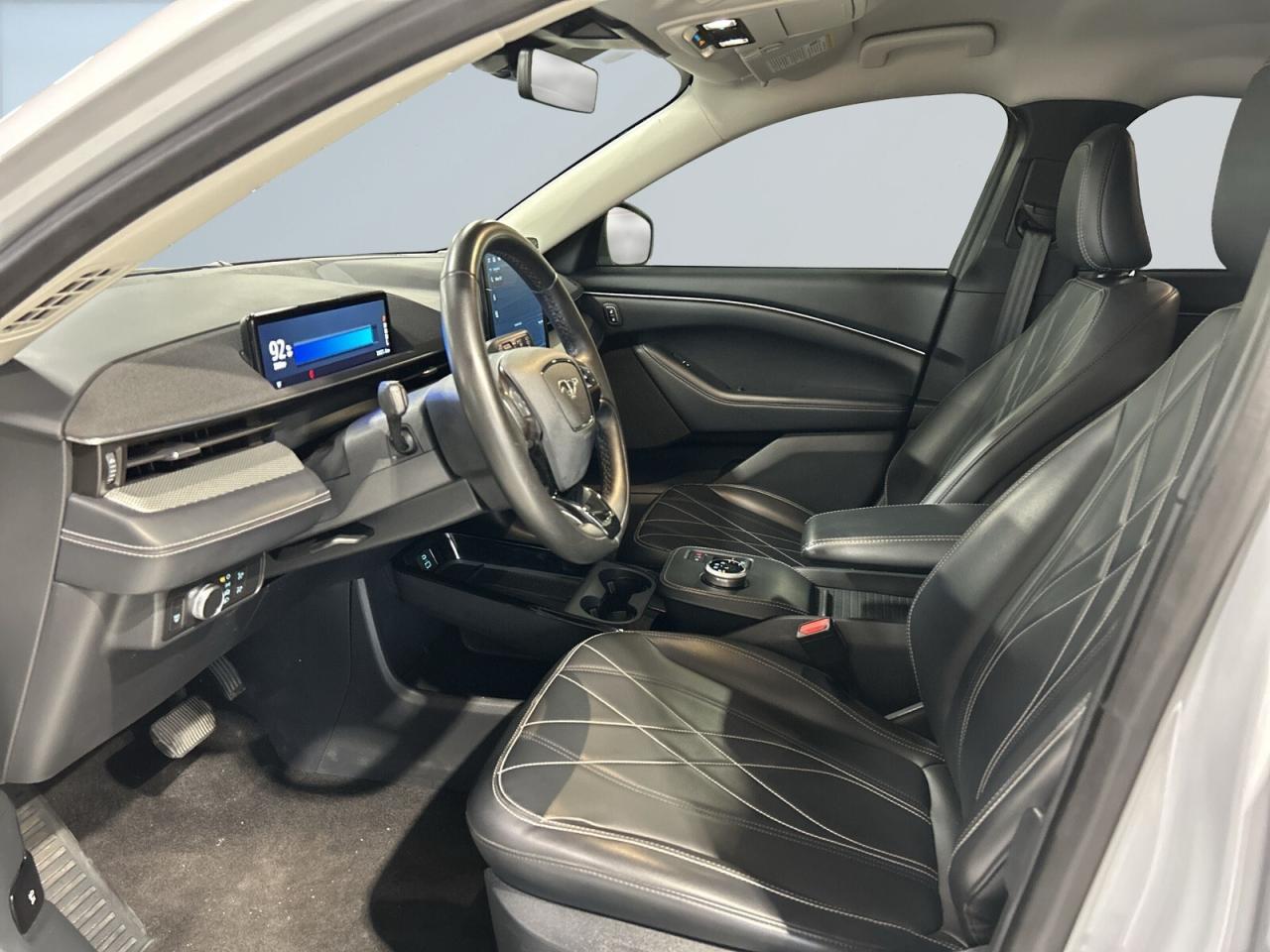 2021 Ford Mustang Mach-E Mach E Select AWD / NAVI / Leather / Drive Assist Photo