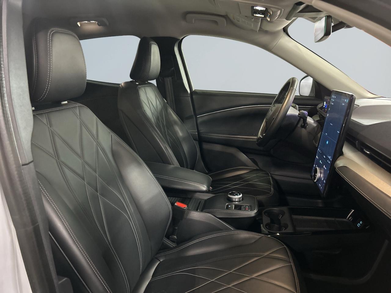 2021 Ford Mustang Mach-E Mach E Select AWD / NAVI / Leather / Drive Assist Photo