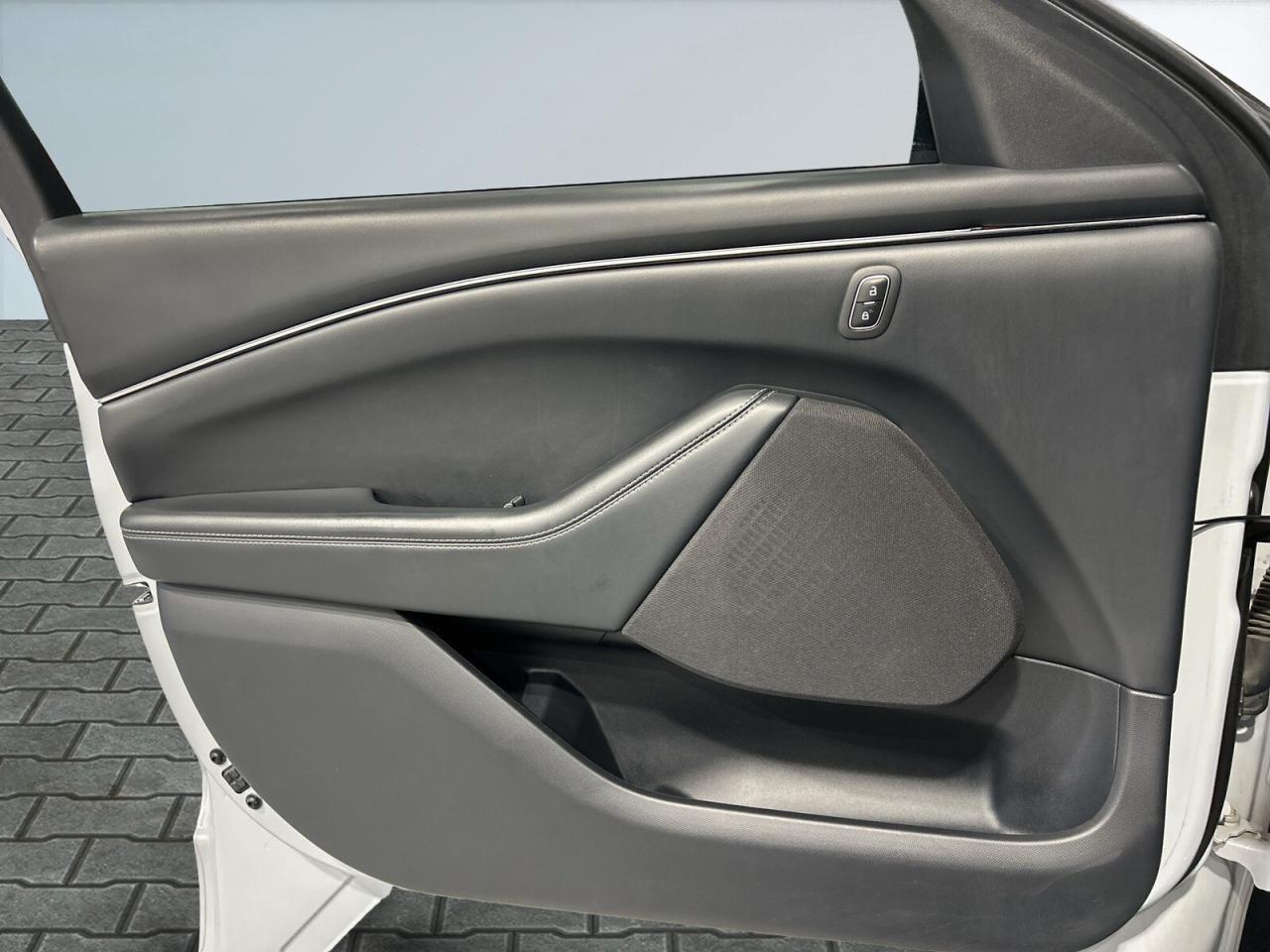 2021 Ford Mustang Mach-E Mach E Select AWD / NAVI / Leather / Drive Assist Photo