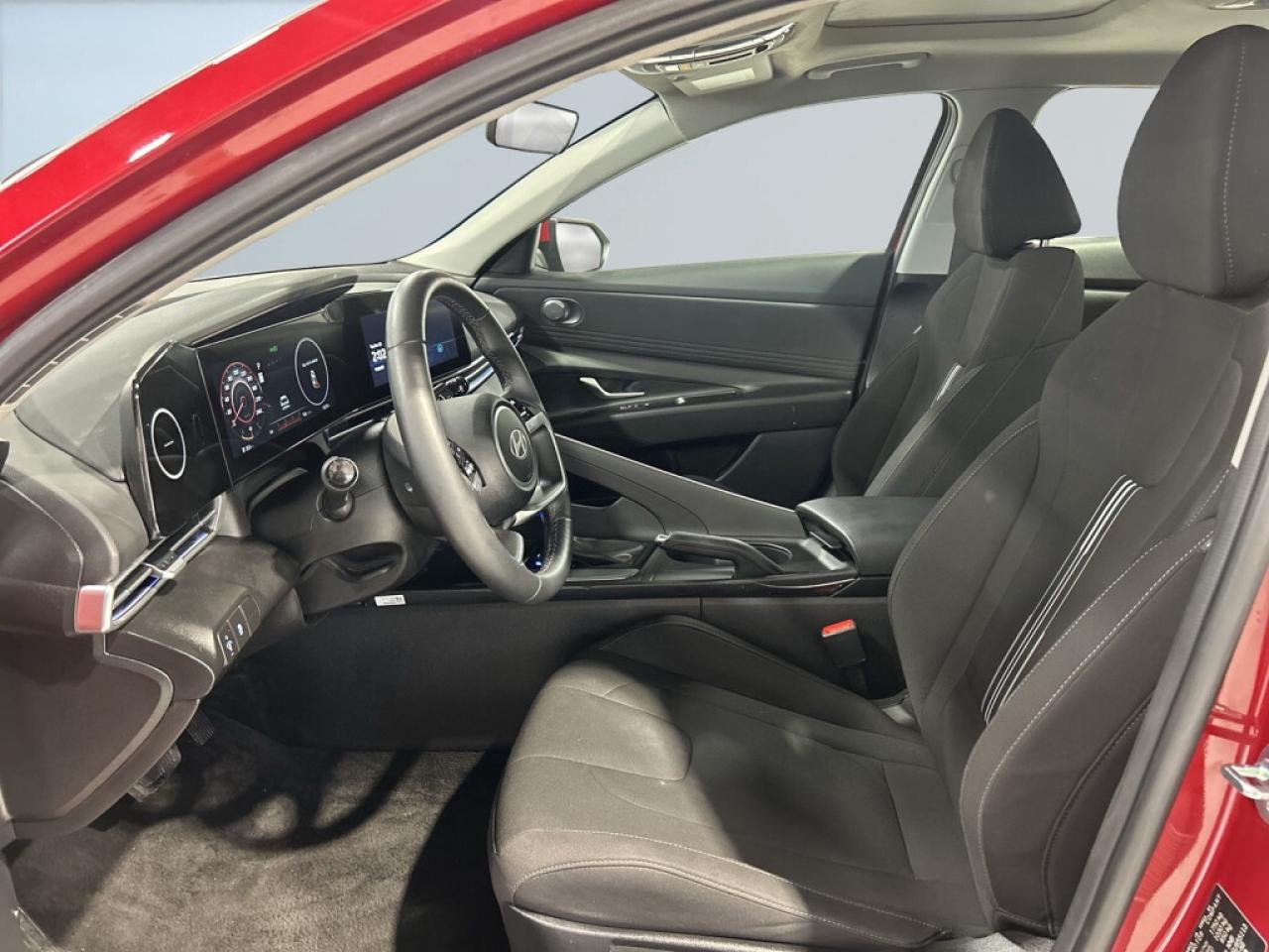 2025 Hyundai Elantra Preferred / Tech Pkg / Sunroof / Lane Assist / Dri Photo