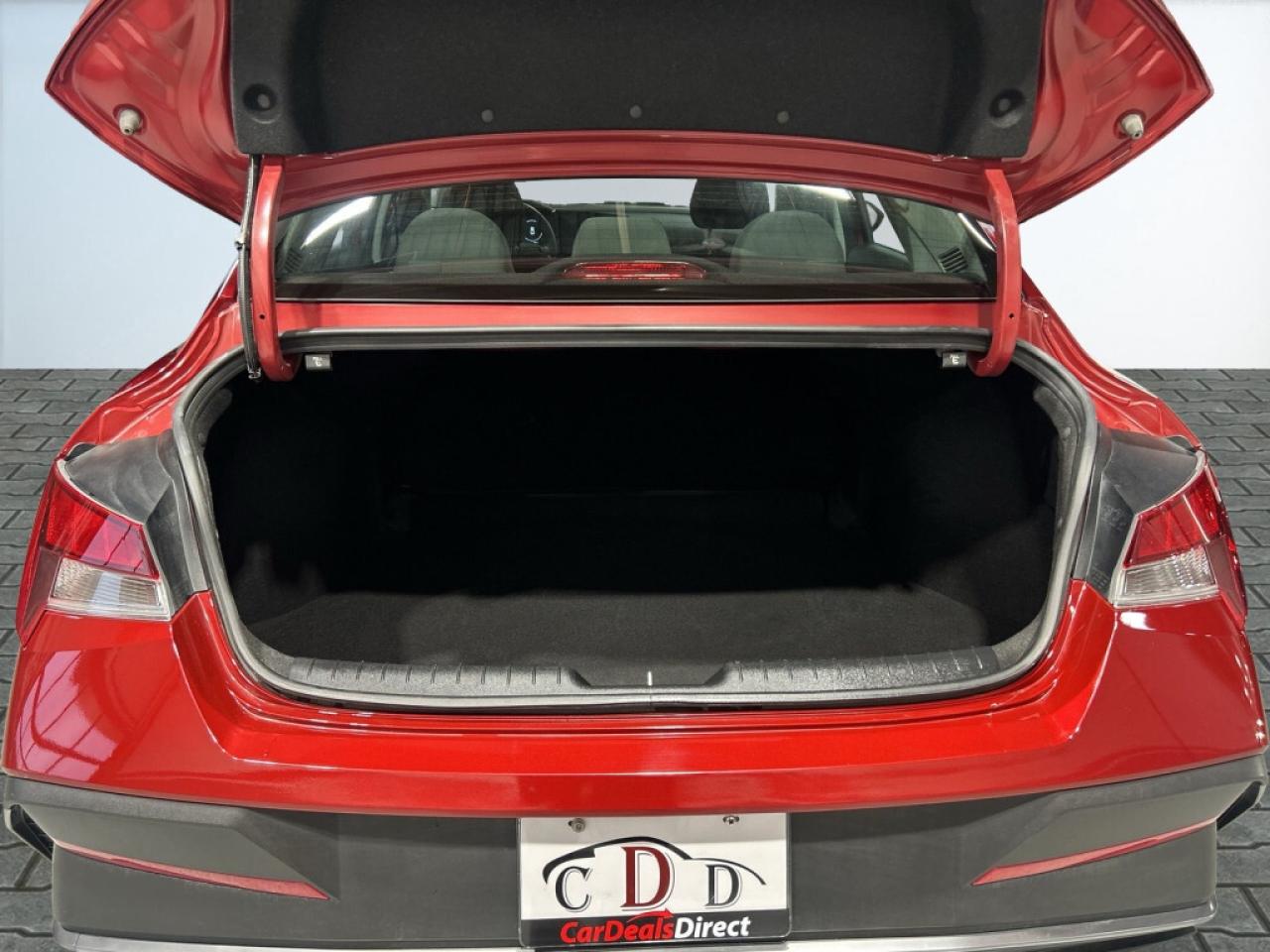 2025 Hyundai Elantra Preferred / Tech Pkg / Sunroof / Lane Assist / Dri Photo