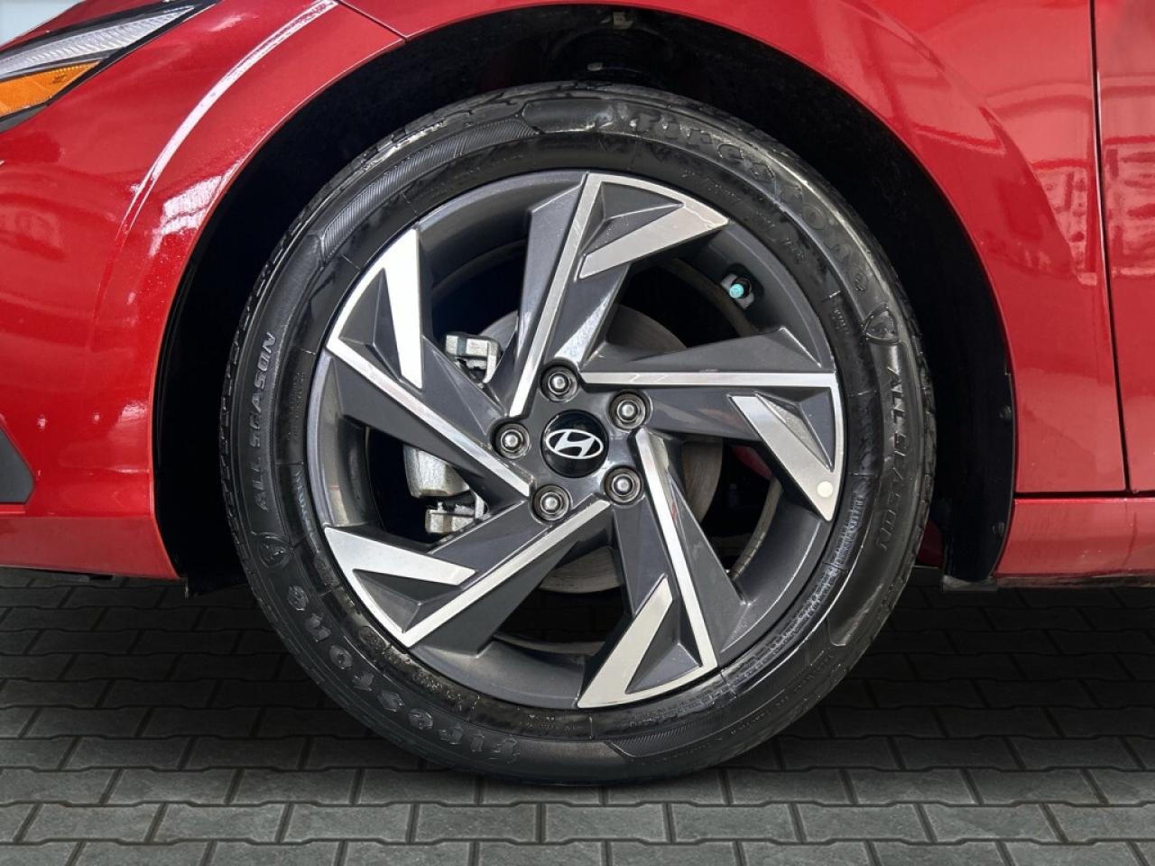 2025 Hyundai Elantra Preferred / Tech Pkg / Sunroof / Lane Assist / Dri Photo