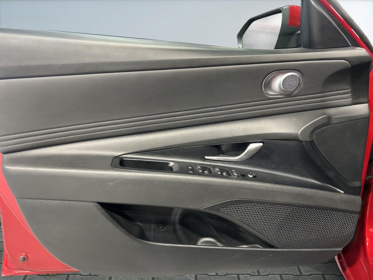 2025 Hyundai Elantra Preferred / Tech Pkg / Sunroof / Lane Assist / Dri Photo