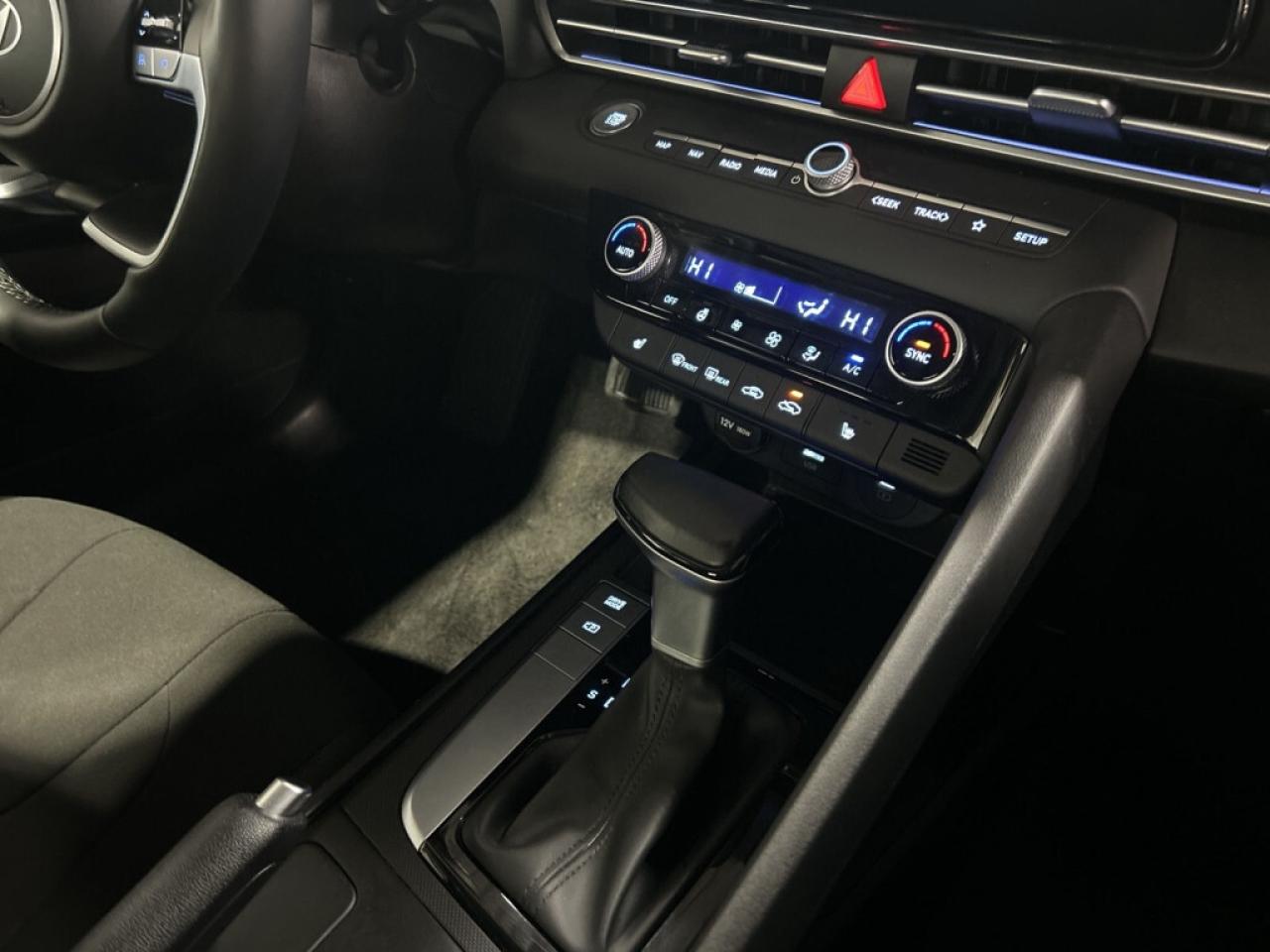 2025 Hyundai Elantra Preferred / Tech Pkg / Sunroof / Lane Assist / Dri Photo