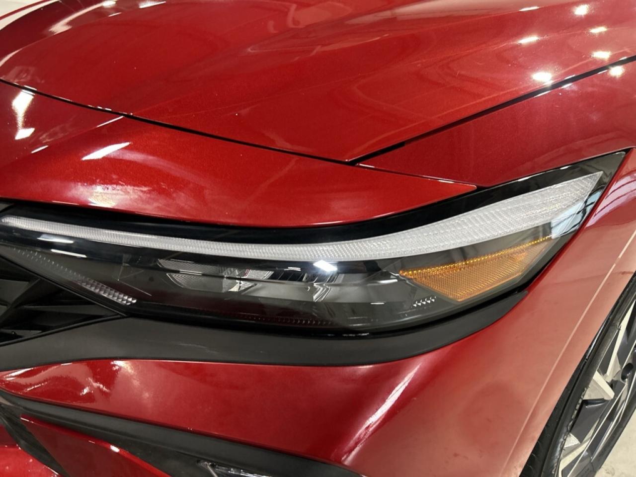 2025 Hyundai Elantra Preferred / Tech Pkg / Sunroof / Lane Assist / Dri Photo