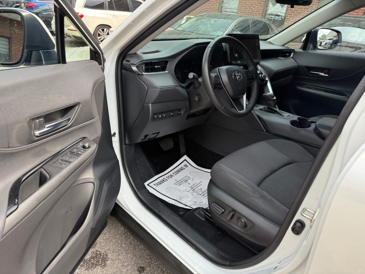 2024 Toyota Venza LE AWD, ONE OWNER, NO ACCIDENT Photo