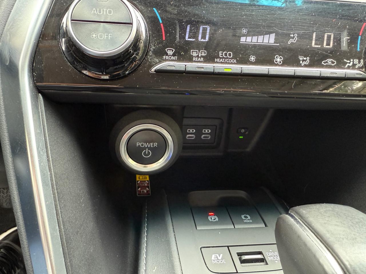 2024 Toyota Venza LE AWD, ONE OWNER, NO ACCIDENT Photo