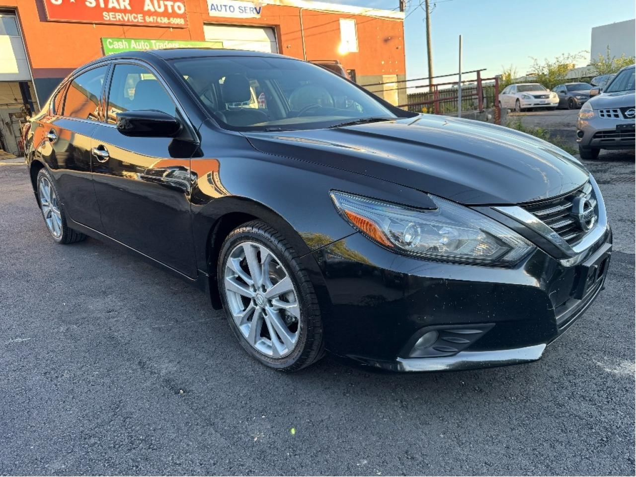 2017 Nissan Altima SR Photo