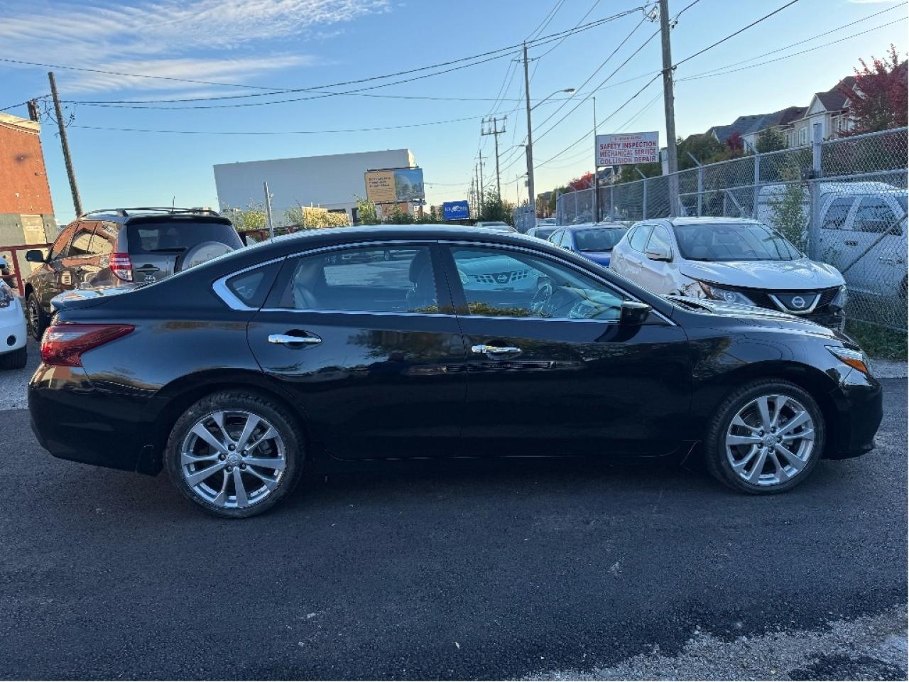 2017 Nissan Altima SR Photo