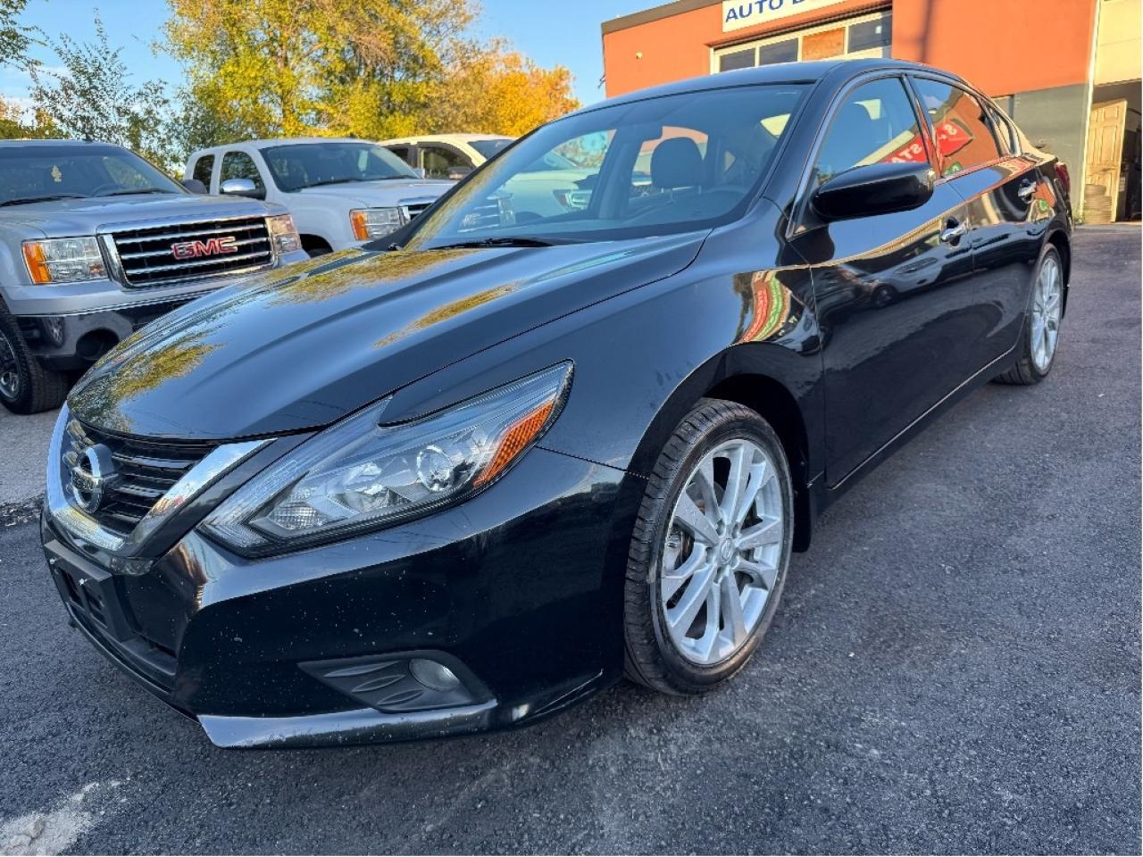 2017 Nissan Altima SR Photo