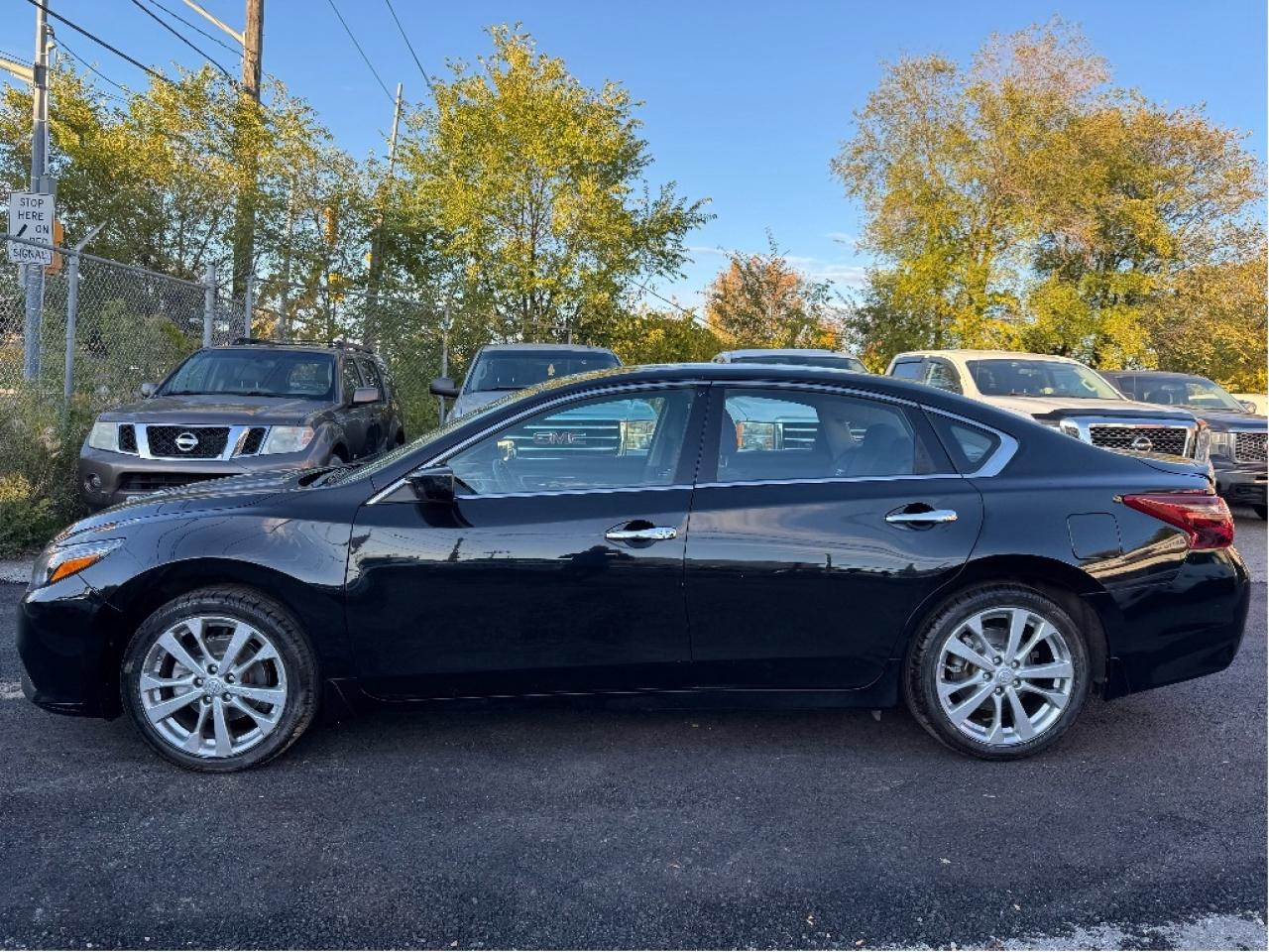 2017 Nissan Altima SR Photo3