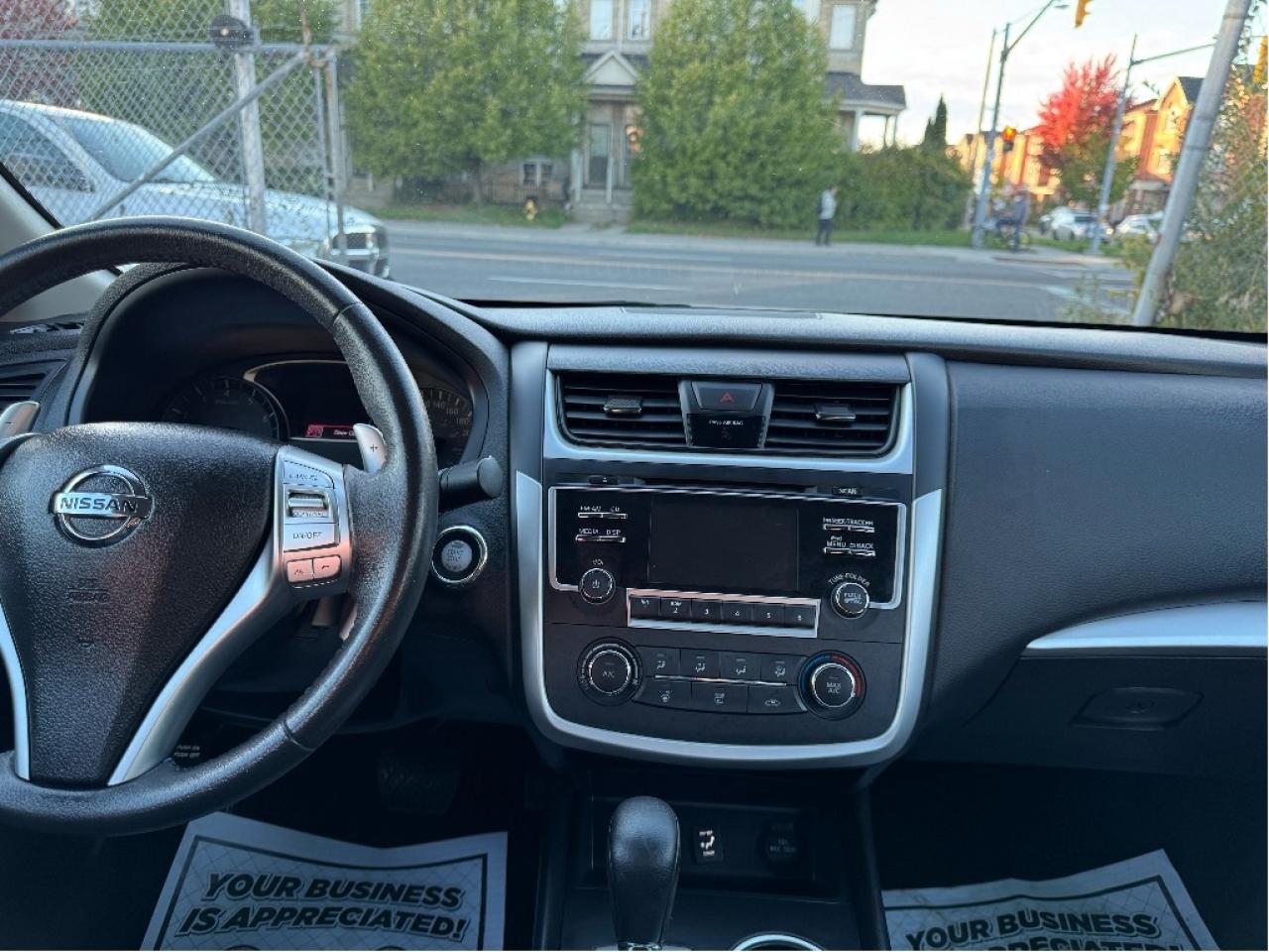 2017 Nissan Altima SR Photo