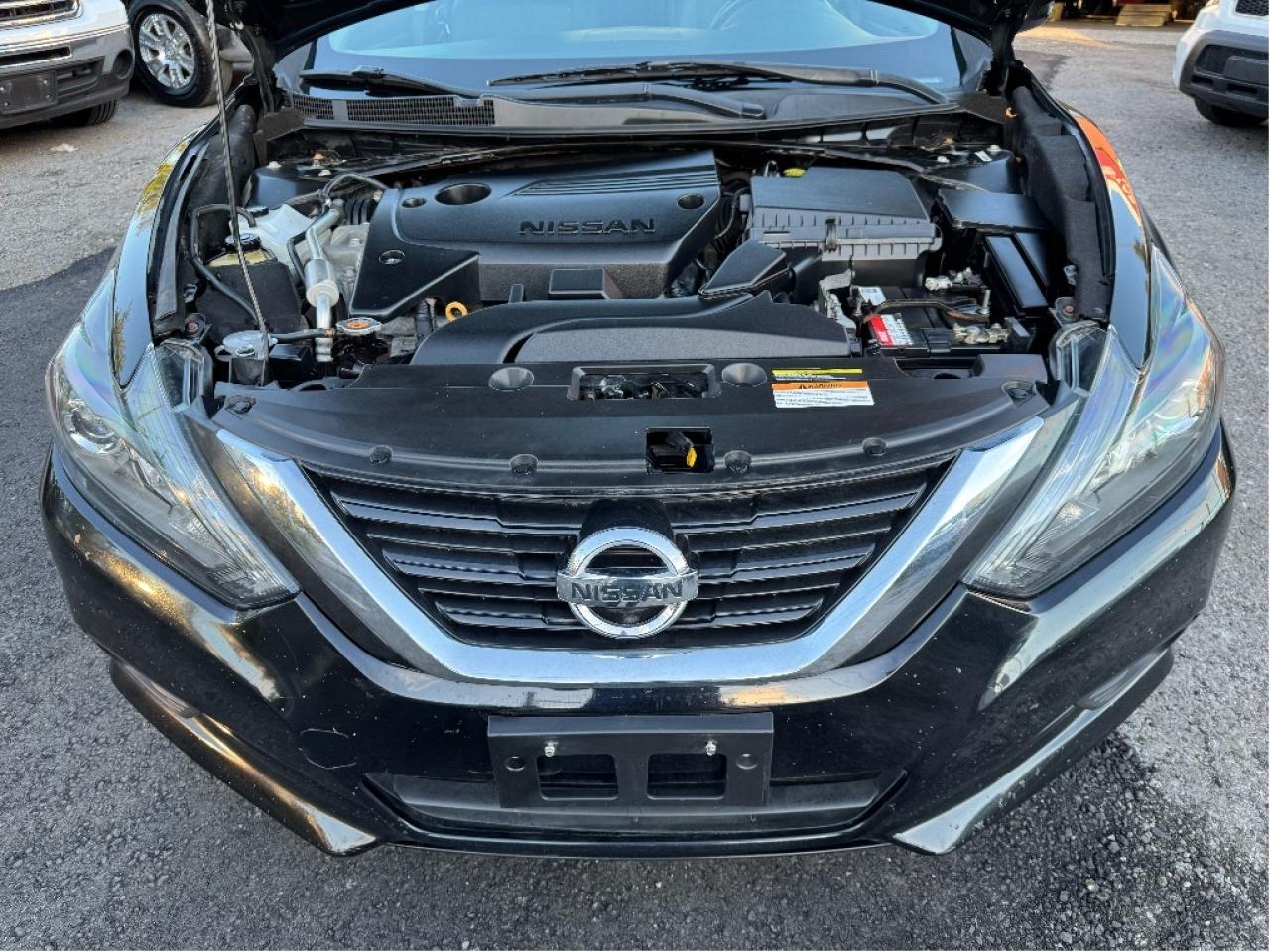 2017 Nissan Altima SR Photo