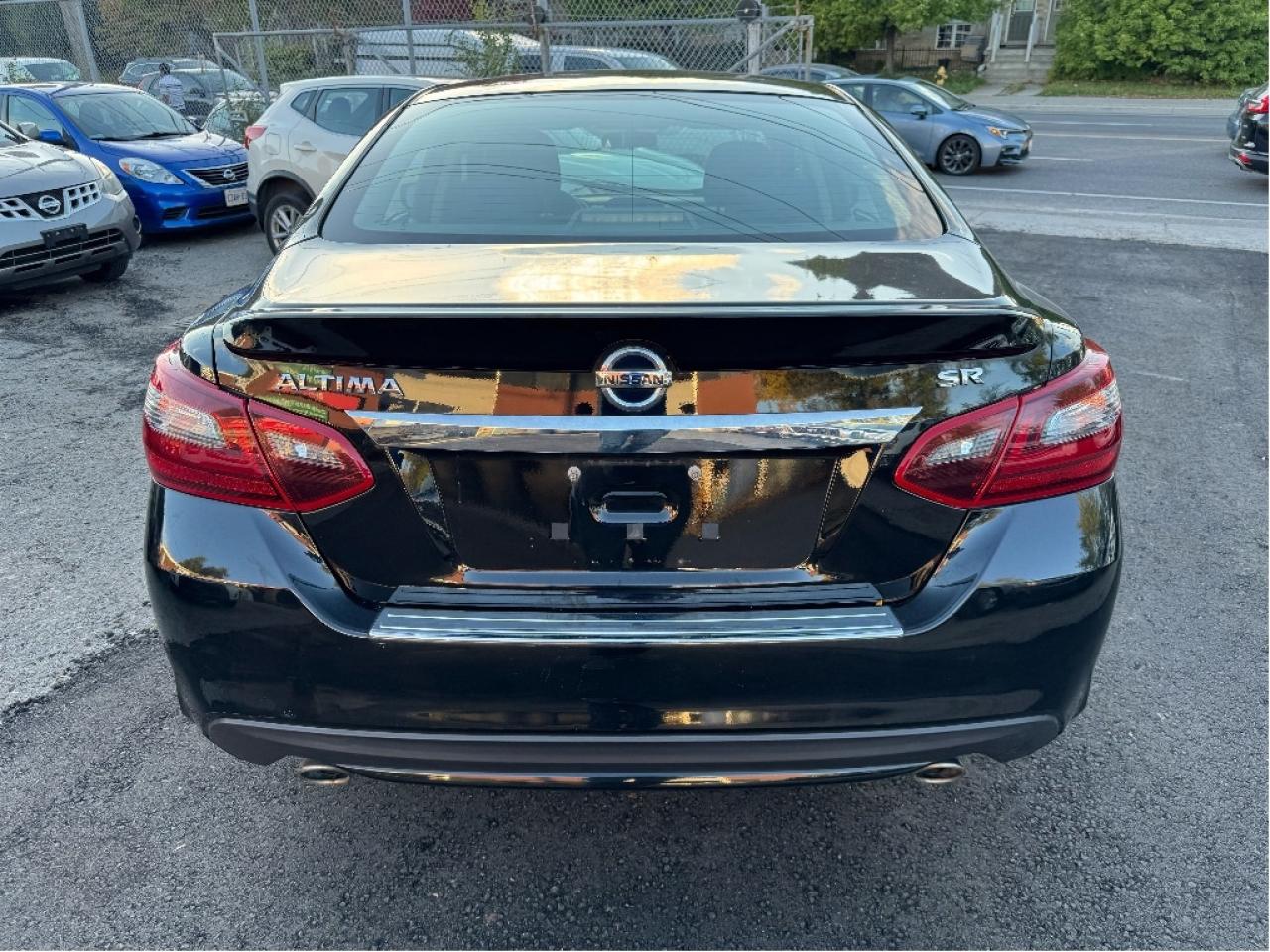 2017 Nissan Altima SR Photo