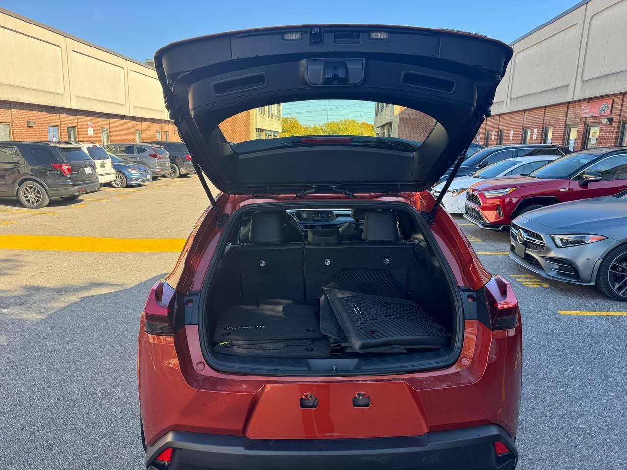 2022 Lexus UX UX 250h CVT, PREMIUM PACKAGE, NO ACCIDENT Photo