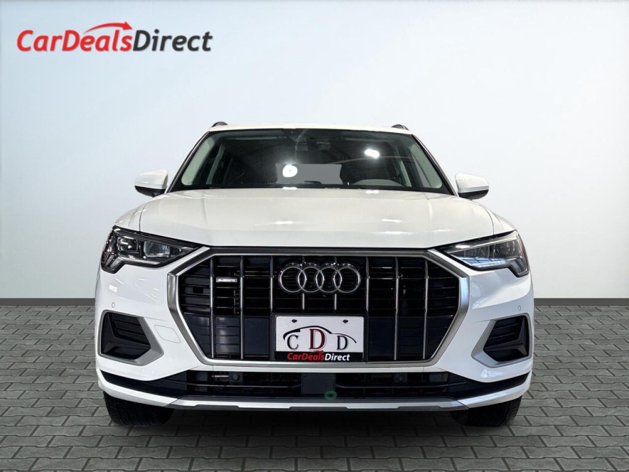2020 Audi Q3 Komfort / Leather / Sunroof / Navi / Clean Carfax Photo