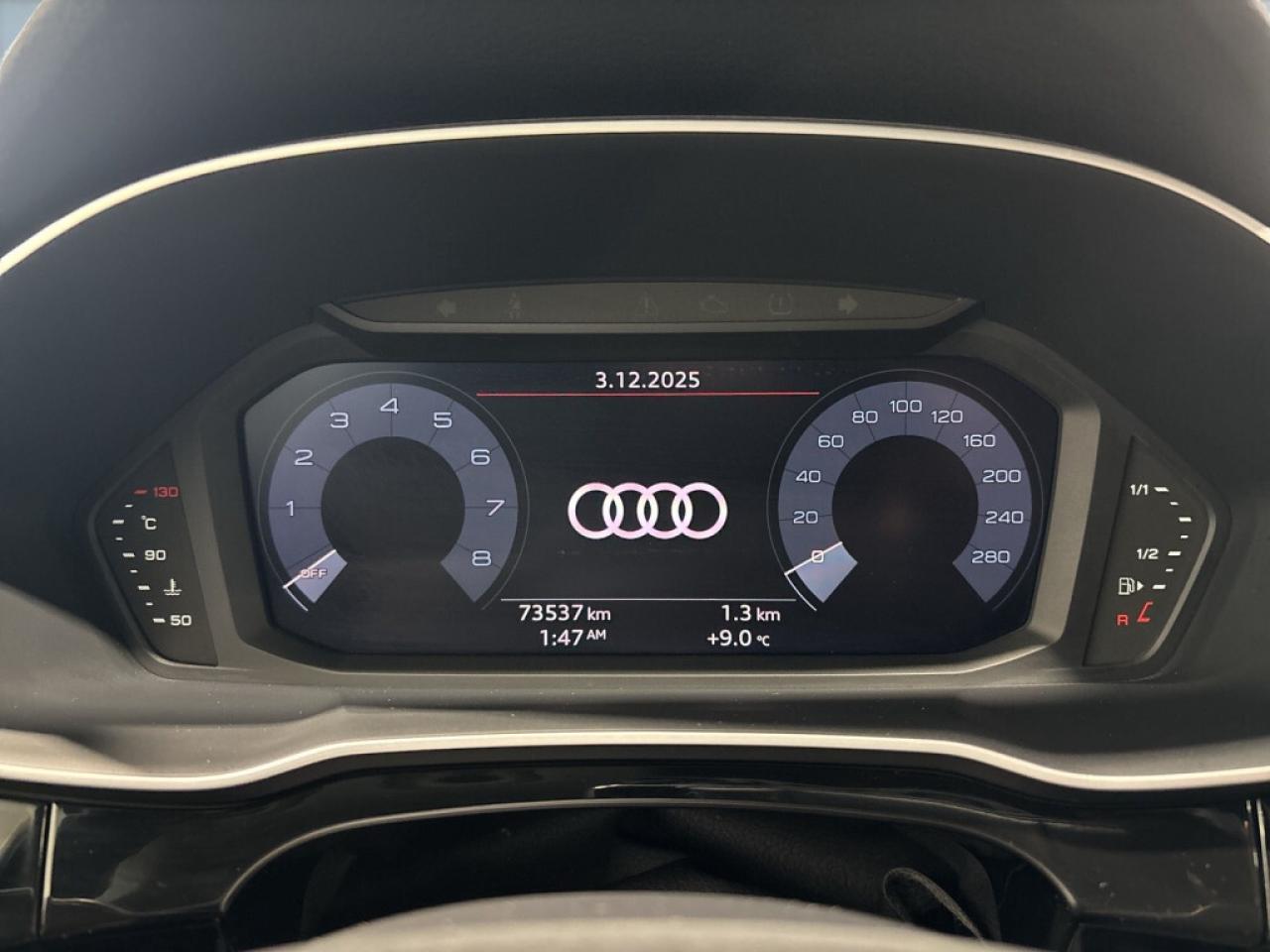 2020 Audi Q3 Komfort / Leather / Sunroof / Navi / Clean Carfax Photo