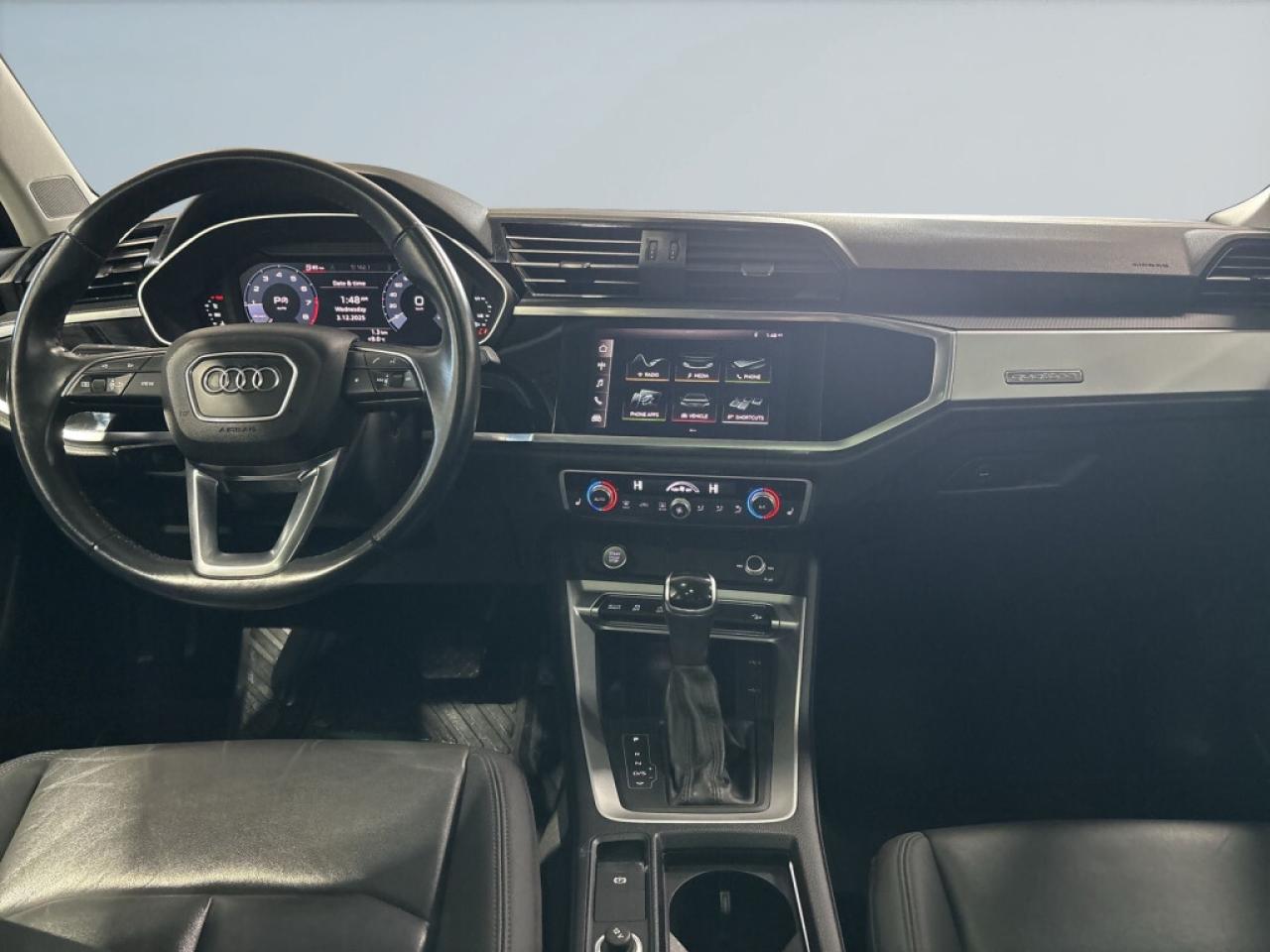 2020 Audi Q3 Komfort / Leather / Sunroof / Navi / Clean Carfax Photo