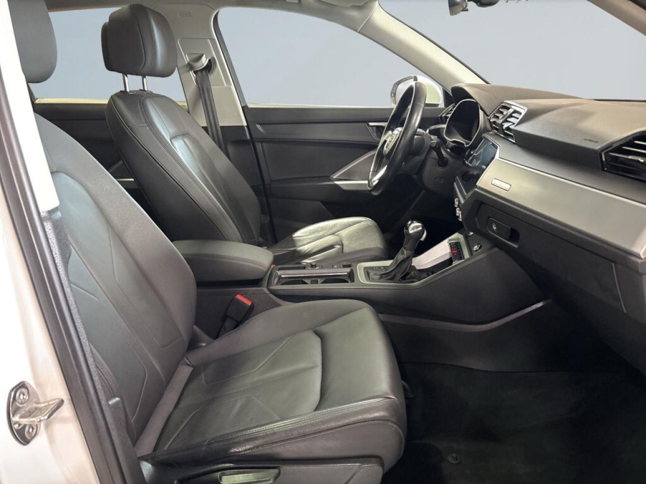 2020 Audi Q3 Komfort / Leather / Sunroof / Navi / Clean Carfax Photo