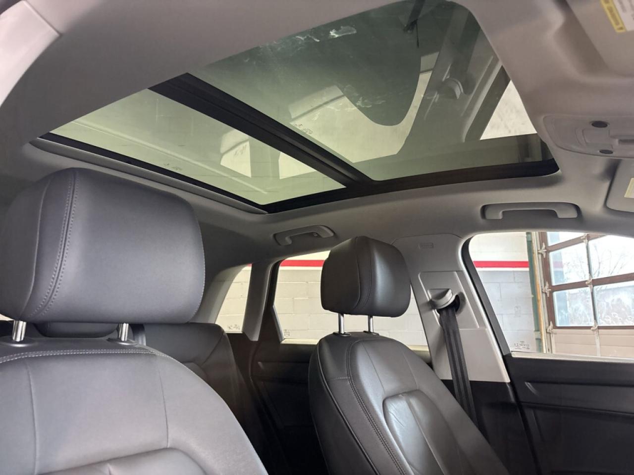 2020 Audi Q3 Komfort / Leather / Sunroof / Navi / Clean Carfax Photo