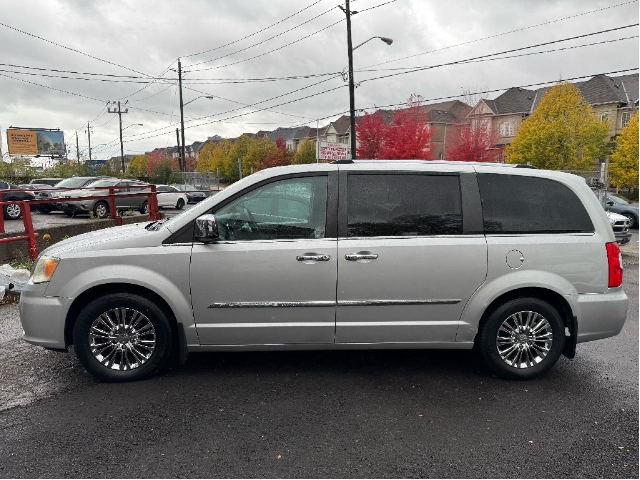 2011 Chrysler Town & Country Limited Photo