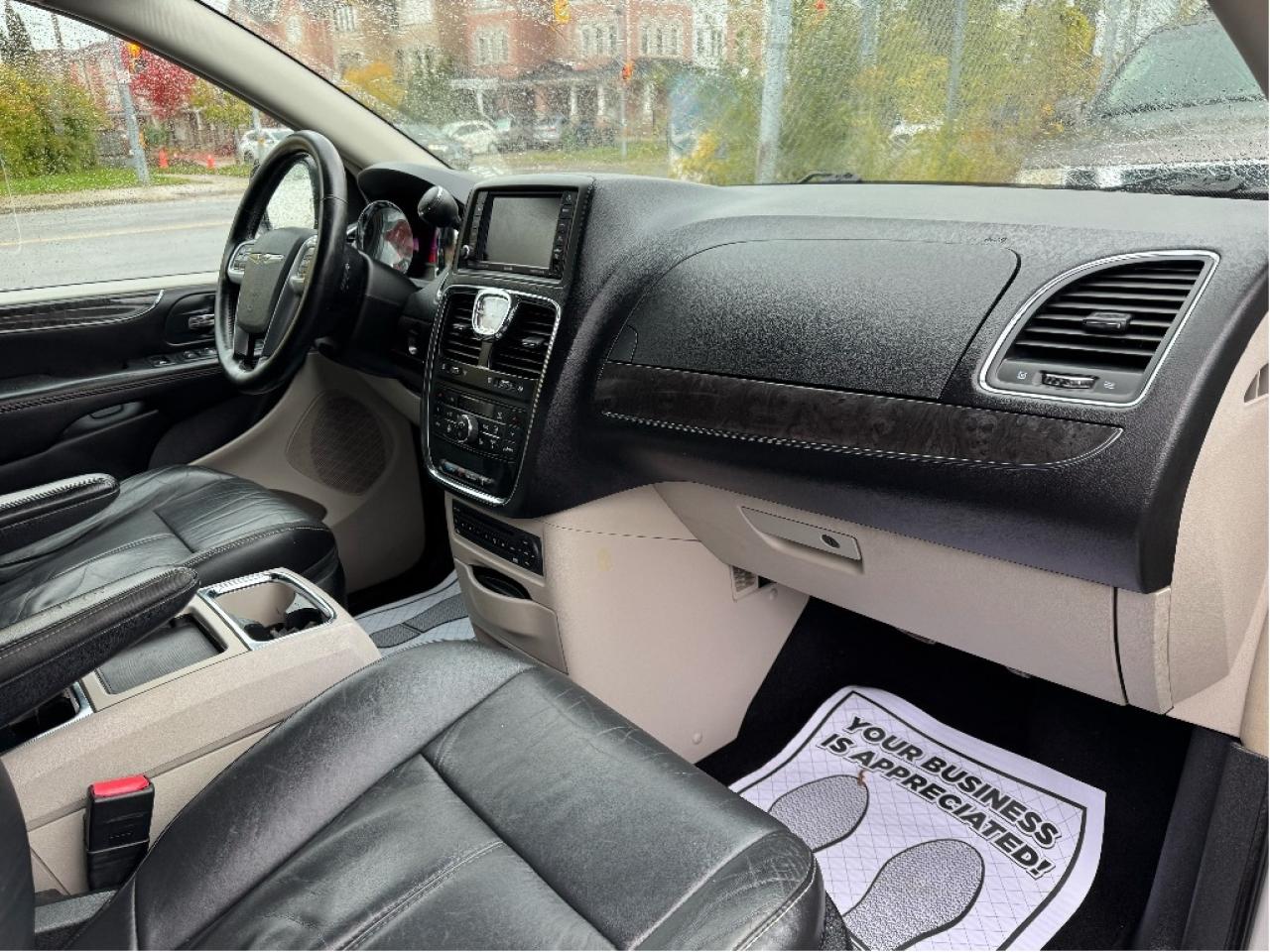 2011 Chrysler Town & Country Limited Photo