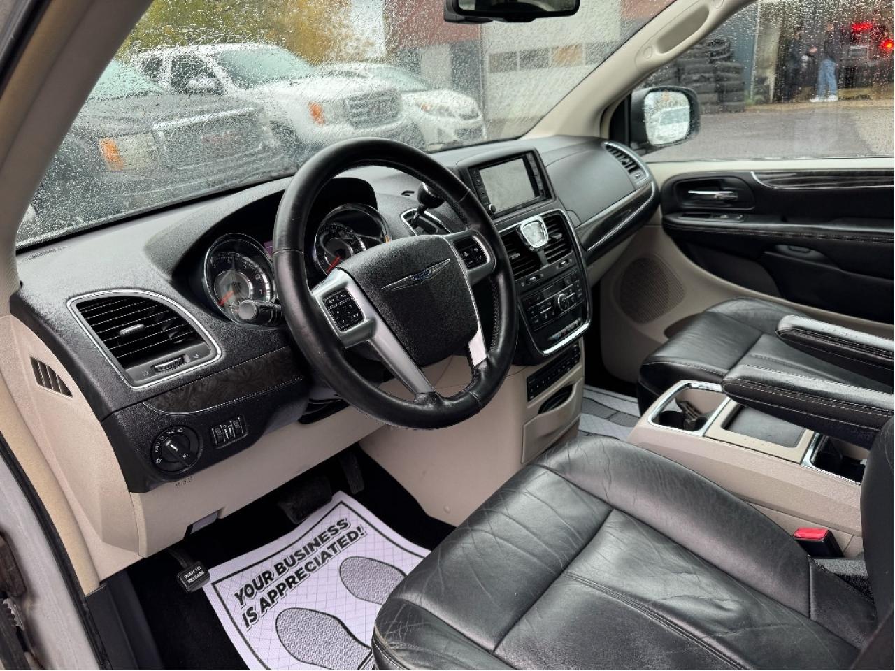 2011 Chrysler Town & Country Limited Photo