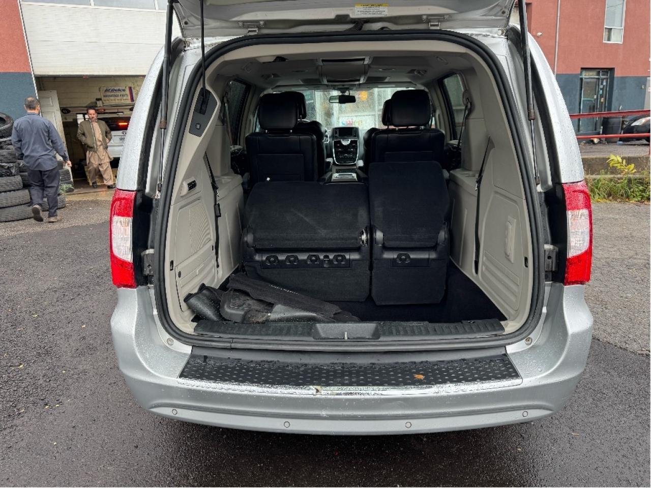 2011 Chrysler Town & Country Limited Photo