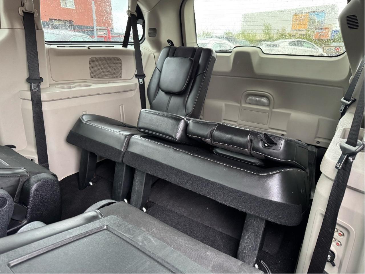 2011 Chrysler Town & Country Limited Photo