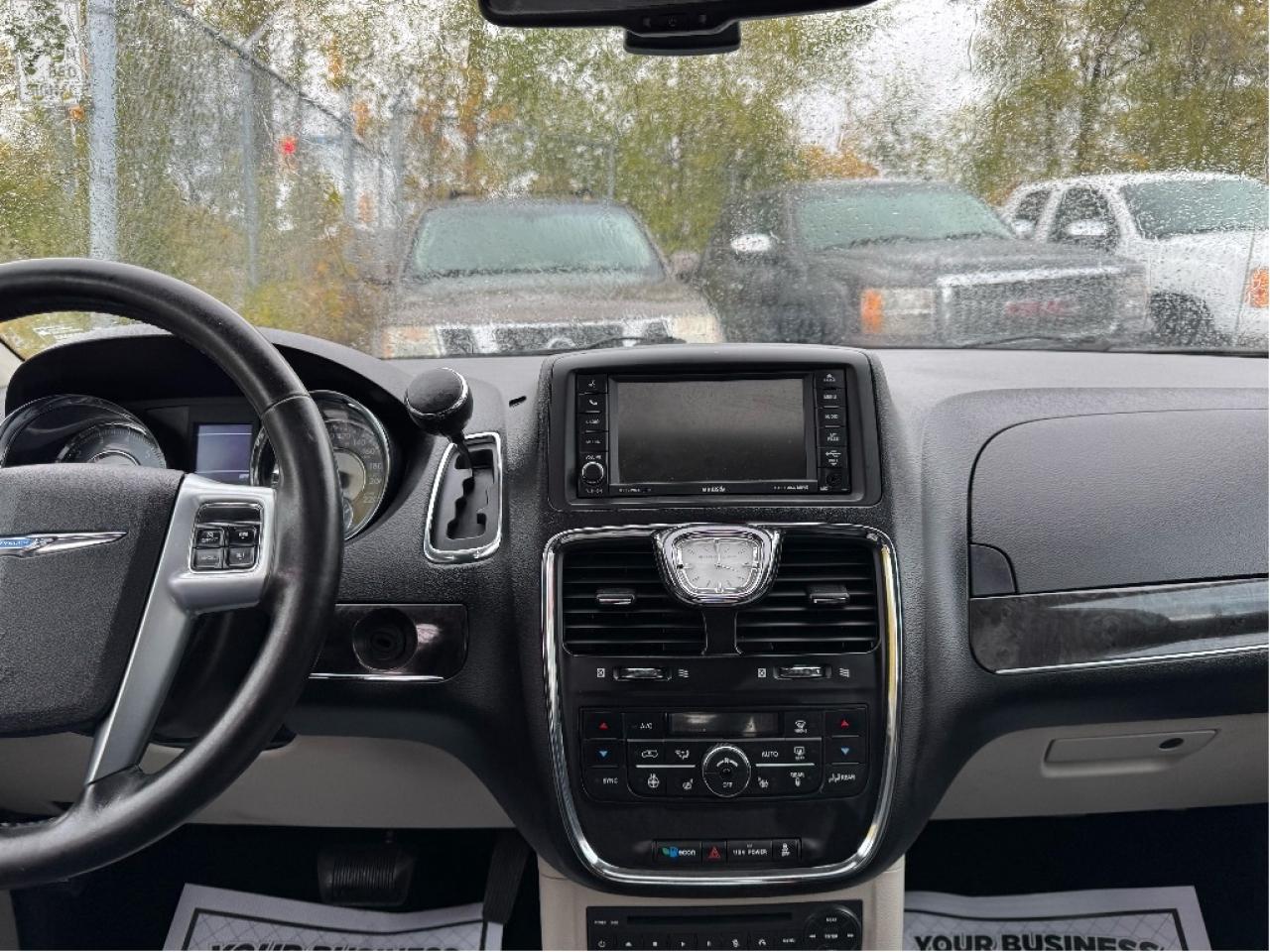 2011 Chrysler Town & Country Limited Photo