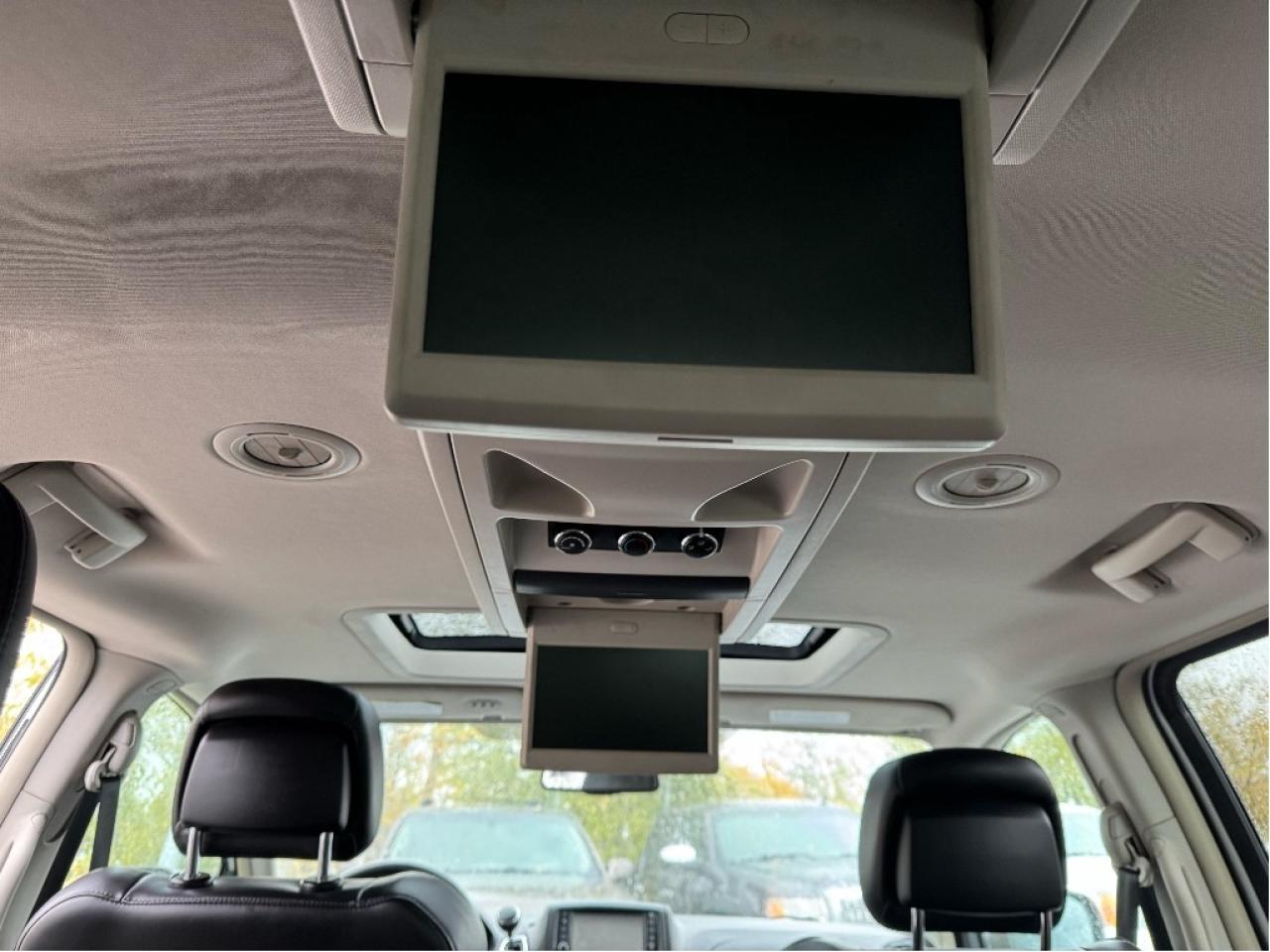 2011 Chrysler Town & Country Limited Photo