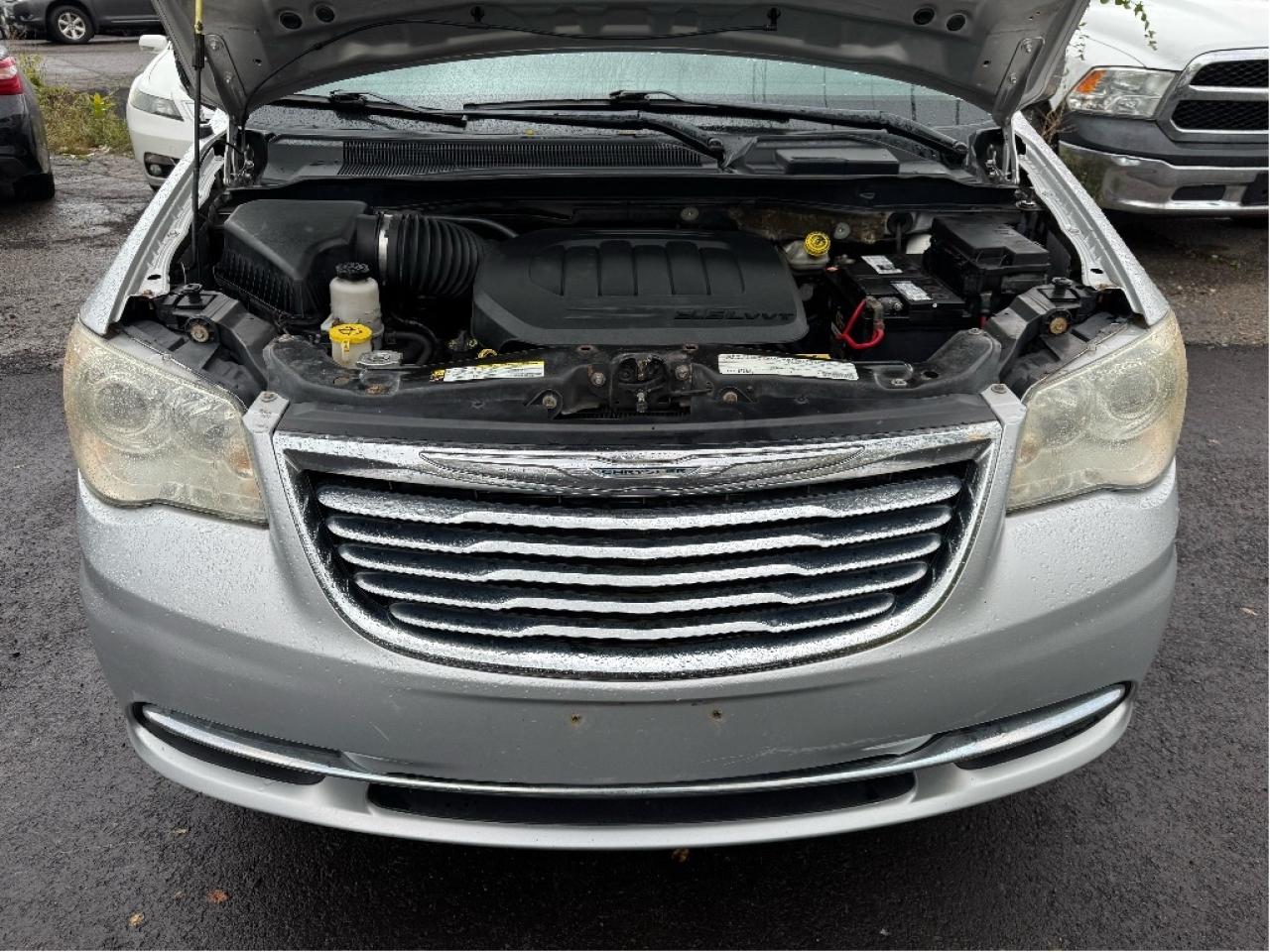 2011 Chrysler Town & Country Limited Photo