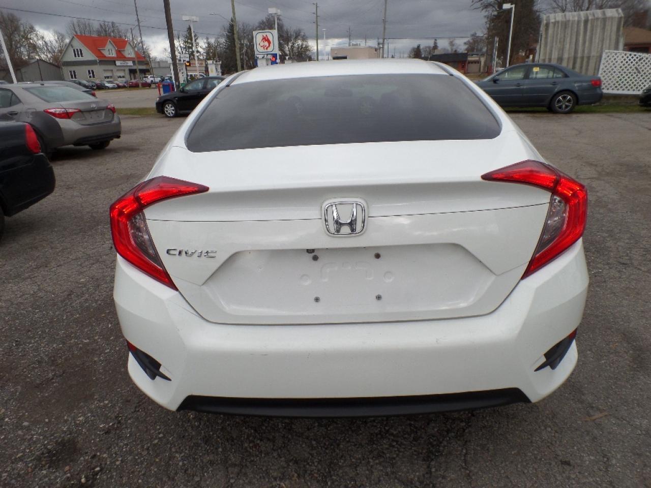 2016 Honda Civic Sedan 4dr Man LX Photo4