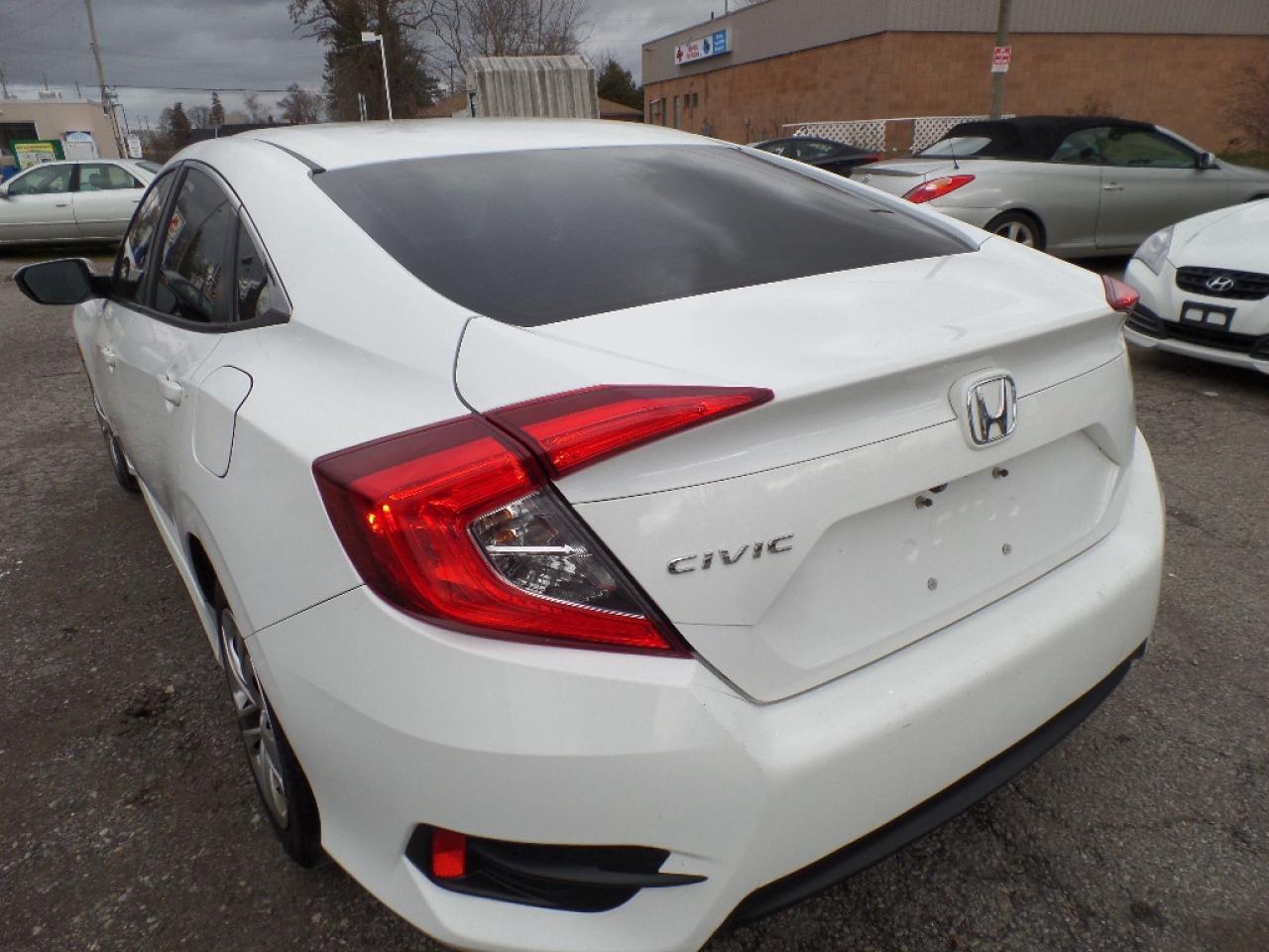 2016 Honda Civic Sedan 4dr Man LX Photo3