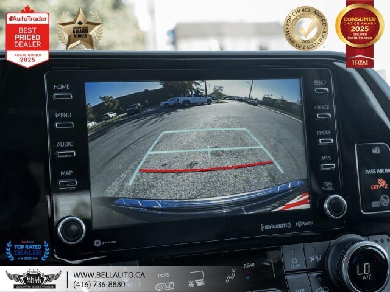 2022 Toyota Highlander Hybrid XLE   8PASS   SUNROOF   PWR & HTD LTHR   B. Photo3